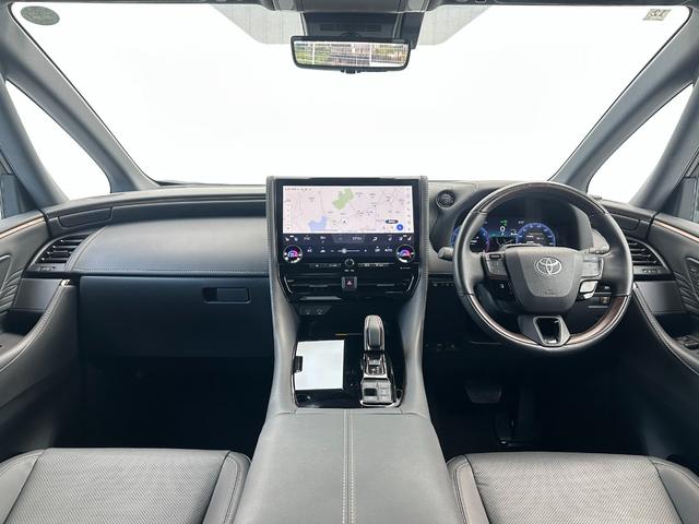 アルファードハイブリッド Ｚ　１４型コネクトナビ　１３．２インチ後席モニター　左右独立ムーンルーフ　ユニバーサルステップ　デジタルミラー　ヘッドアップディスプレイ　アドバンスドライブ＆パーク　シートヒーター＆クーラー　純正１８ＡＷ（31枚目）