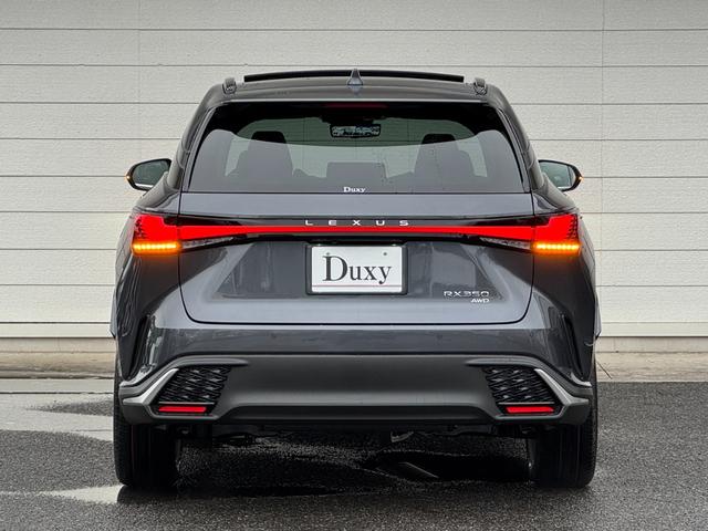 ＲＸ ＲＸ３５０　Ｆスポーツ　改モデル　内装レッド　１４型コネクトナビ　パノラマルーフ　デジタルインナーミラー　オレンジキャリパー　輻射ヒーター　電動リクライニング　シートヒーター＆クーラー　ドラレコ前後　寒冷地仕様　純正２１ＡＷ（7枚目）