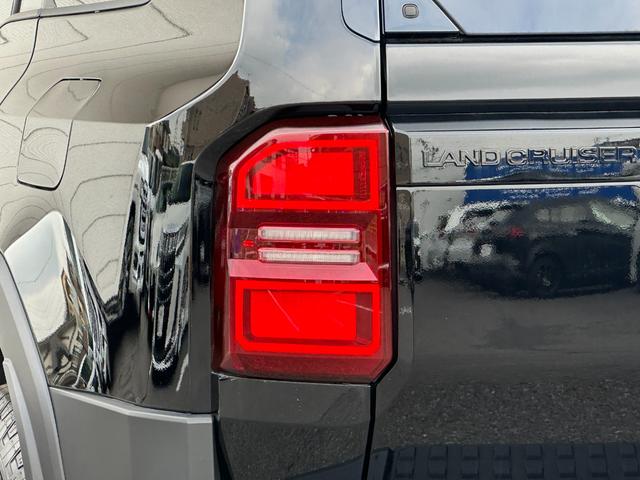 ランドクルーザー250 ZXファーストエディション 内装ブラウン 丸目ヘッドランプ JBLプレミアムサウンド ヘッドアップディスプレイ 電動格納サードシート 電動リヤデフロック 空気圧センサー 2列目シートヒーター&クーラー シートメモリ 置くだけ充電(29枚目)