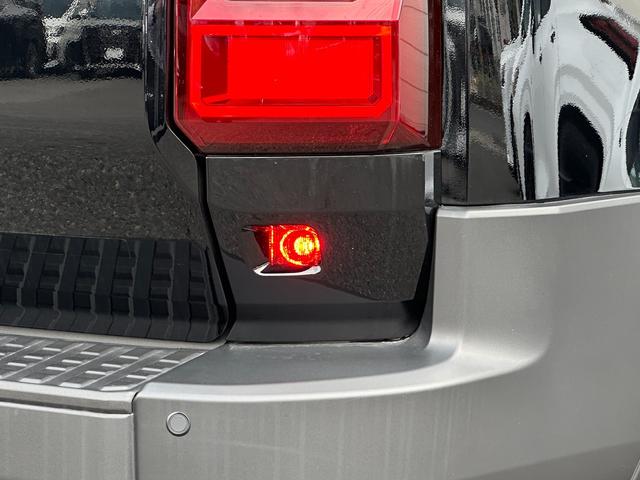 ランドクルーザー250 ZXファーストエディション 内装ブラウン 丸目ヘッドランプ JBLプレミアムサウンド ヘッドアップディスプレイ 電動格納サードシート 電動リヤデフロック 空気圧センサー 2列目シートヒーター&クーラー シートメモリ 置くだけ充電(31枚目)