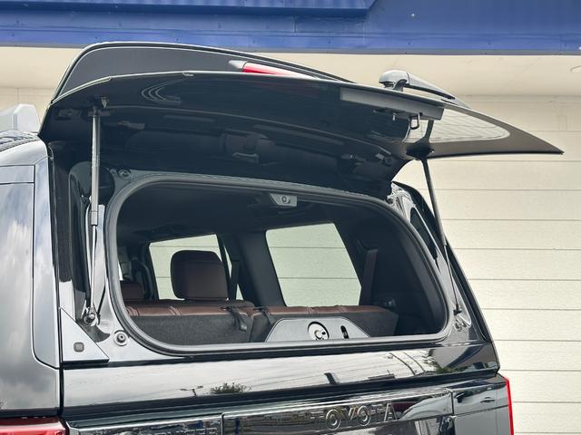 ランドクルーザー250 ZXファーストエディション 内装ブラウン 丸目ヘッドランプ JBLプレミアムサウンド ヘッドアップディスプレイ 電動格納サードシート 電動リヤデフロック 空気圧センサー 2列目シートヒーター&クーラー シートメモリ 置くだけ充電(34枚目)