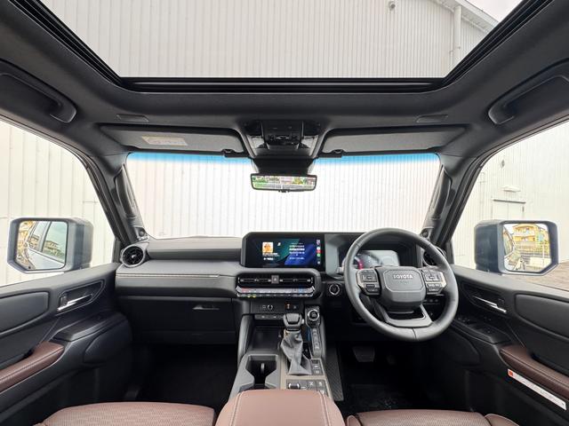 ランドクルーザー250 ZXファーストエディション 内装ブラウン 丸目ヘッドランプ JBLプレミアムサウンド ヘッドアップディスプレイ 電動格納サードシート 電動リヤデフロック 空気圧センサー 2列目シートヒーター&クーラー シートメモリ 置くだけ充電(37枚目)