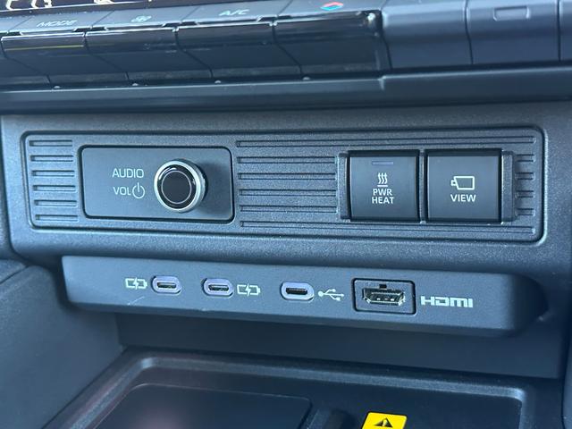 ランドクルーザー250 ZXファーストエディション 内装ブラウン ディーゼルターボ 丸目ヘッドランプ 12.3型JBLコネクトナビ ヘッドアップディスプレイ シートヒーター&ベンチレーション 電動ルーフ 電動格納サードシート シートメモリ 置くだけ充電(60枚目)