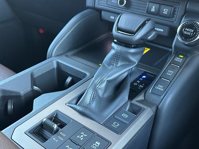 ランドクルーザー250 ZXファーストエディション 内装ブラウン ディーゼルターボ 丸目ヘッドランプ 12.3型JBLコネクトナビ ヘッドアップディスプレイ シートヒーター&ベンチレーション 電動ルーフ 電動格納サードシート シートメモリ 置くだけ充電(62枚目)