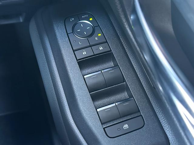 ランドクルーザー250 ZXファーストエディション 内装ブラウン ディーゼルターボ 丸目ヘッドランプ 12.3型JBLコネクトナビ ヘッドアップディスプレイ シートヒーター&ベンチレーション 電動ルーフ 電動格納サードシート シートメモリ 置くだけ充電(68枚目)