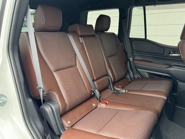 ランドクルーザー250 ZXファーストエディション 内装ブラウン 12.3型JBLコネクトナビ 丸目ヘッドランプ デジタルインナーミラー シートヒーター&クーラー ヘッドアップディスプレイ 置くだけ充電 電動格納サードシート シートメモリ 純正18AW(39枚目)