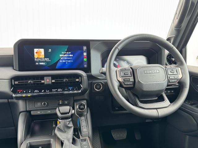 ランドクルーザー250 ZXファーストエディション 内装ブラウン 丸目ヘッドランプ JBLプレミアムサウンド ヘッドアップディスプレイ 電動格納サードシート 電動リヤデフロック 空気圧センサー 2列目シートヒーター&クーラー シートメモリ 置くだけ充電(38枚目)