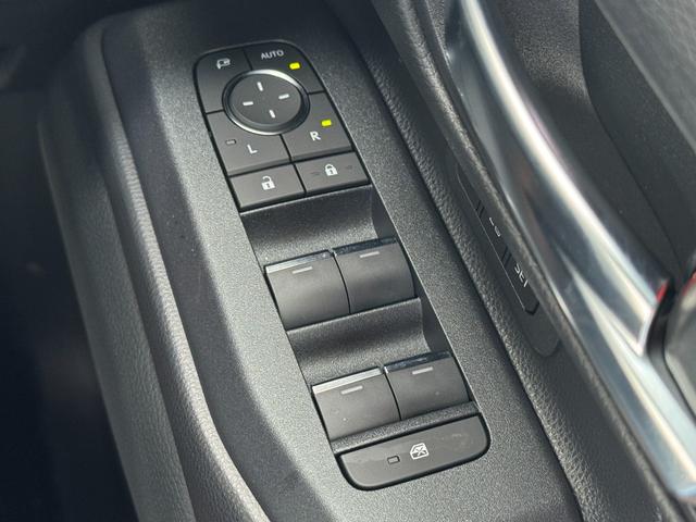 ランドクルーザー250 ZXファーストエディション 内装ブラウン 丸目ヘッドランプ JBLプレミアムサウンド ヘッドアップディスプレイ 電動格納サードシート 電動リヤデフロック 空気圧センサー 2列目シートヒーター&クーラー シートメモリ 置くだけ充電(69枚目)