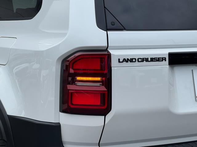ランドクルーザー250 ZXファーストエディション 内装ブラウン ディーゼルターボ 丸目ヘッドランプ 12.3型JBLコネクトナビ ヘッドアップディスプレイ シートヒーター&ベンチレーション 電動ルーフ 電動格納サードシート シートメモリ 置くだけ充電(30枚目)