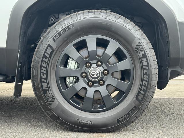 ランドクルーザー250 ZXファーストエディション 内装ブラウン ディーゼルターボ 丸目ヘッドランプ 12.3型JBLコネクトナビ ヘッドアップディスプレイ シートヒーター&ベンチレーション 電動ルーフ 電動格納サードシート シートメモリ 置くだけ充電(35枚目)