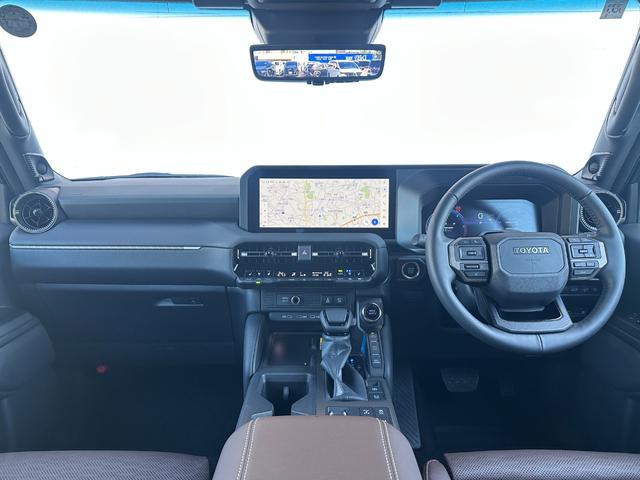 ランドクルーザー250 ZXファーストエディション 内装ブラウン ディーゼルターボ 丸目ヘッドランプ 12.3型JBLコネクトナビ ヘッドアップディスプレイ シートヒーター&ベンチレーション 電動ルーフ 電動格納サードシート シートメモリ 置くだけ充電(36枚目)