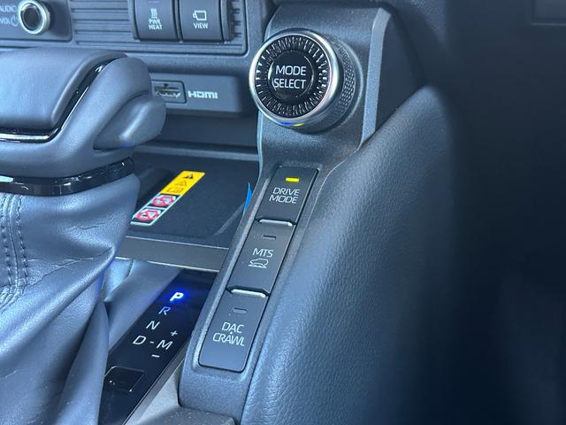 ランドクルーザー250 ZXファーストエディション 内装ブラウン ディーゼルターボ 丸目ヘッドランプ 12.3型JBLコネクトナビ ヘッドアップディスプレイ シートヒーター&ベンチレーション 電動ルーフ 電動格納サードシート シートメモリ 置くだけ充電(64枚目)