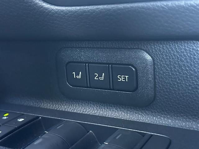 ランドクルーザー250 ZXファーストエディション 内装ブラウン ディーゼルターボ 丸目ヘッドランプ 12.3型JBLコネクトナビ ヘッドアップディスプレイ シートヒーター&ベンチレーション 電動ルーフ 電動格納サードシート シートメモリ 置くだけ充電(67枚目)