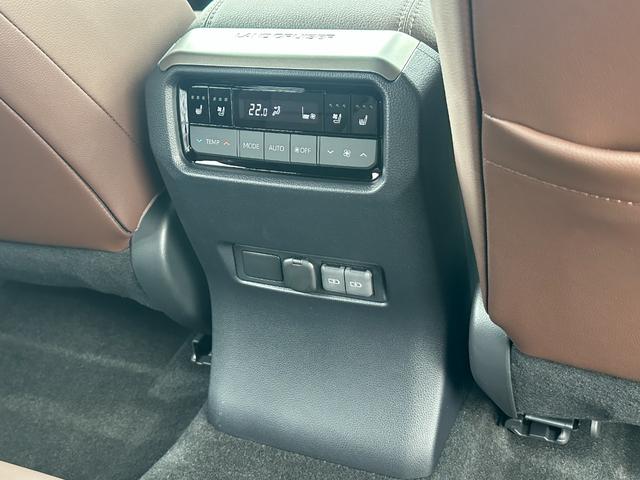 ランドクルーザー250 ZXファーストエディション 内装ブラウン ディーゼルターボ 丸目ヘッドランプ 12.3型JBLコネクトナビ ヘッドアップディスプレイ シートヒーター&ベンチレーション 電動ルーフ 電動格納サードシート シートメモリ 置くだけ充電(70枚目)