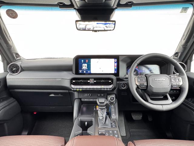 ランドクルーザー250 ZXファーストエディション 内装ブラウン 12.3型JBLコネクトナビ 丸目ヘッドランプ デジタルインナーミラー シートヒーター&クーラー ヘッドアップディスプレイ 置くだけ充電 電動格納サードシート シートメモリ 純正18AW(35枚目)