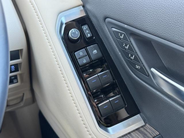 ランドクルーザー ZX 内装ベージュ ディーゼルターボ 12.3型JBLサウンドナビ クールボックス 寒冷地仕様 電動デフロック ルーフレールブラック 空気圧センサー ヒッチメンバー CD/DVD AC100V 純正20AW(70枚目)