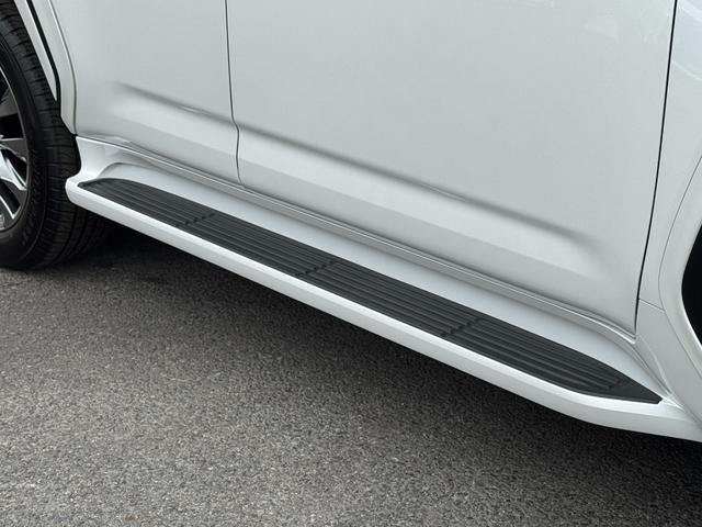 ランドクルーザー ZX クールBOX搭載 リアエンターテインメントシステム モデリスタエアロキット 寒冷地仕様 JBLプレミアムサウンドシステム 電動リアデフロック 空気圧警報システム ブラックルーフレール ディーゼルターボ(23枚目)