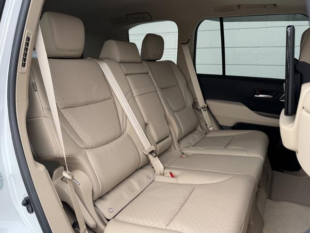 ランドクルーザー ZX クールBOX搭載 リアエンターテインメントシステム モデリスタエアロキット 寒冷地仕様 JBLプレミアムサウンドシステム 電動リアデフロック 空気圧警報システム ブラックルーフレール ディーゼルターボ(35枚目)