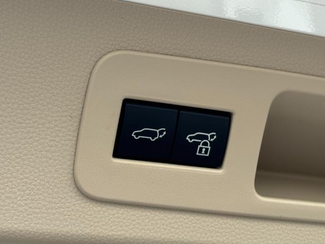 ランドクルーザー ZX クールBOX搭載 リアエンターテインメントシステム モデリスタエアロキット 寒冷地仕様 JBLプレミアムサウンドシステム 電動リアデフロック 空気圧警報システム ブラックルーフレール ディーゼルターボ(74枚目)