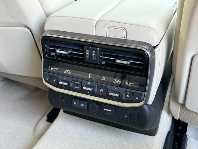 ランドクルーザー ZX モデリスタエアロ+リヤスポイラー 12.3型JBLコネクトナビ リヤエンター クールBOX 電動リヤデフロック 12.3TFTカラーメーター ブラックルーフレール 電動格納式サードシート 純正18AW(70枚目)