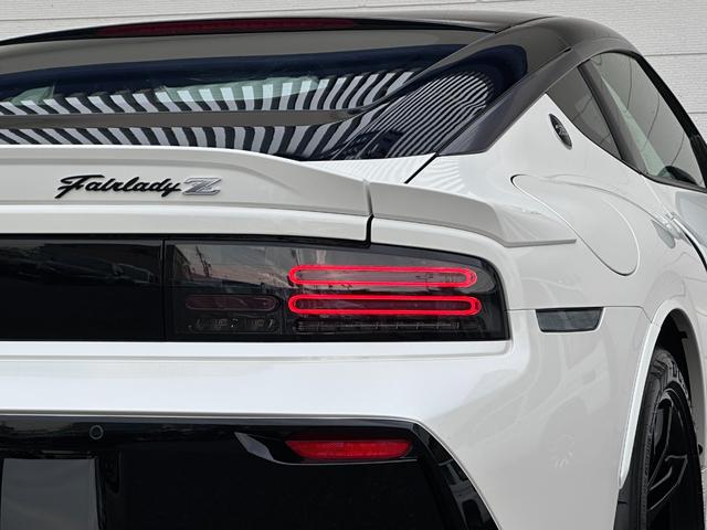 フェアレディZ ニスモ 9インチニッサンコネクトナビ 9速AT パドルシフト バックカメラ BOSEサウンドシステム 空気圧警報システム NISMO専用RECAROシート・サスペンション・レッドキャリパー・Rays製19AW(25枚目)