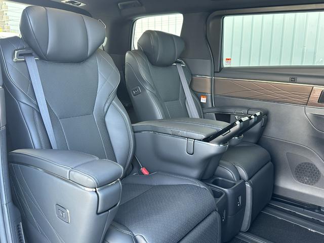 ヴェルファイアハイブリッド エグゼクティブラウンジ　黒本革　モデリスタエアロ　オプション１９インチアルミホイール　ＪＢＬプレミアサウンドシステム＋リヤエンターテイメント　デジタルミラー　左右独立ムーンルーフ　１４型コネクトナビ　ヘッドアップディスプレイ（38枚目）