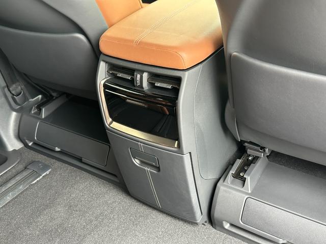 ヴェルファイアハイブリッド エグゼクティブラウンジ　内装ブラウン　１４型ＪＢＬコネクトナビ　１４型リヤエンター　ユニバーサルステップ　デジタルインナーミラー　ヘッドアップディスプレイ　トヨタチームメイト　シートヒーター＆クーラー　置く充電　純正１９ＡＷ（68枚目）