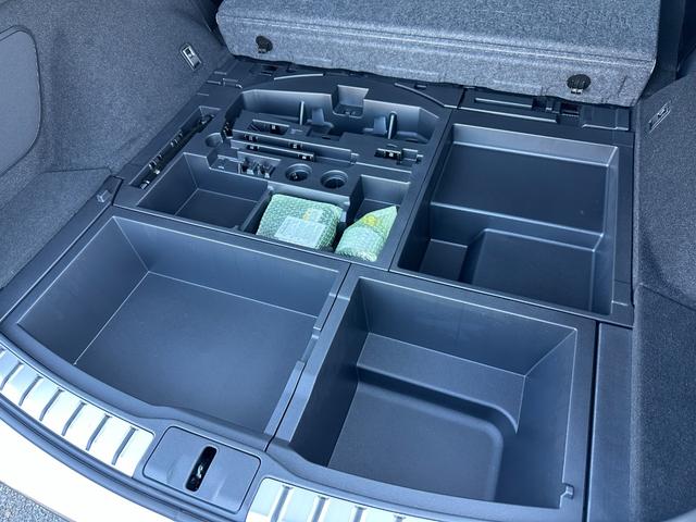 ＲＸ ＲＸ３５０　Ｆスポーツ　改良モデル　内装レッド　１４型コネクトナビ　ドラレコ前後　パノラマルーフ　オレンジキャリパー　デジタルインナーミラー　輻射ヒーター　寒冷地仕様　置く充電　ＡＣ１５００Ｗ　ＢＳＭ　ＨＵＤ　純正２１インチ（73枚目）