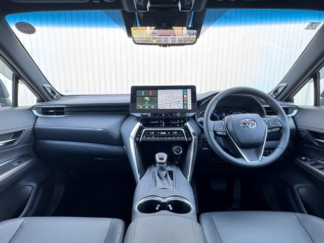 ハリアーハイブリッド Ｚ　レザーパッケージ・ナイトシェード　特別仕様車　１２．３型ＪＢＬコネクトナビ　　調光パノラマルーフ　デジタルミラー　ヘッドアップディスプレイ　シートヒーター＆クーラー　シートメモリー　ＰＶＭ　ＢＳＭ　ＡＣ１５００Ｗ　置充電　純正１９ＡＷ（34枚目）