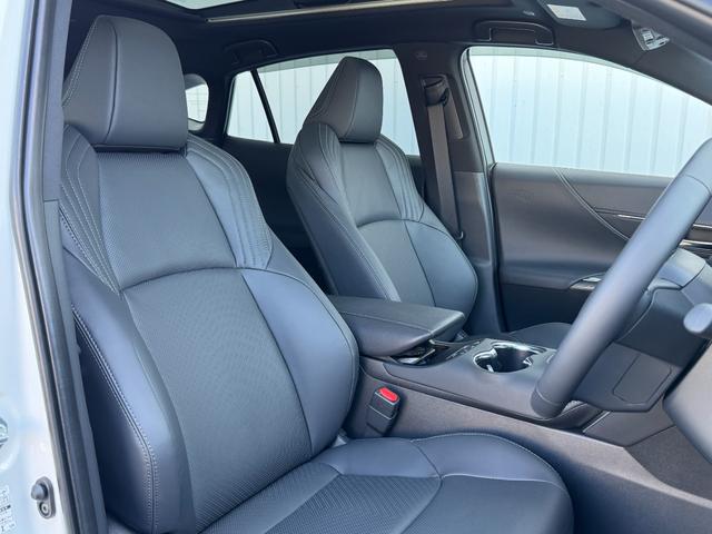 ハリアーハイブリッド Ｚ　レザーパッケージ・ナイトシェード　特別仕様車　１２．３型ＪＢＬコネクトナビ　　調光パノラマルーフ　デジタルミラー　ヘッドアップディスプレイ　シートヒーター＆クーラー　シートメモリー　ＰＶＭ　ＢＳＭ　ＡＣ１５００Ｗ　置充電　純正１９ＡＷ（36枚目）