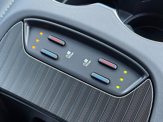 ハリアーハイブリッド Ｚ　レザーパッケージ・ナイトシェード　特別仕様車　１２．３型ＪＢＬコネクトナビ　　調光パノラマルーフ　デジタルミラー　ヘッドアップディスプレイ　シートヒーター＆クーラー　シートメモリー　ＰＶＭ　ＢＳＭ　ＡＣ１５００Ｗ　置充電　純正１９ＡＷ（67枚目）