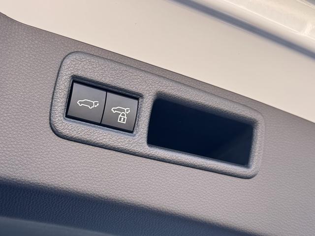 ハリアーハイブリッド Ｚ　レザーパッケージ・ナイトシェード　特別仕様車　１２．３型ＪＢＬコネクトナビ　　調光パノラマルーフ　デジタルミラー　ヘッドアップディスプレイ　シートヒーター＆クーラー　シートメモリー　ＰＶＭ　ＢＳＭ　ＡＣ１５００Ｗ　置充電　純正１９ＡＷ（74枚目）