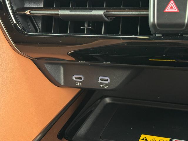 ヴェルファイアハイブリッド Z プレミア 本革ブラウン内装 13.2型有機EL後席モニター デジタルインナーミラー 左右独立ムーンルーフ ヘッドアップディスプレイ アドバンスドライブ&パーク 置くだけ充電 アクセサリーコンセント 純正19AW(58枚目)