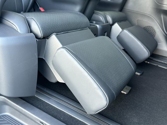 ヴェルファイアハイブリッド エグゼクティブラウンジ 黒本革 モデリスタエアロ オプション19インチアルミホイール JBLプレミアサウンドシステム+リヤエンターテイメント デジタルミラー 左右独立ムーンルーフ 14型コネクトナビ ヘッドアップディスプレイ(39枚目)