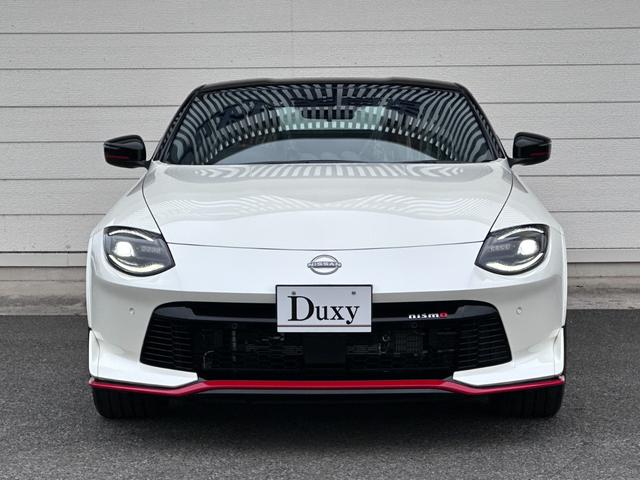 フェアレディZ ニスモ 9インチニッサンコネクトナビ 9速AT パドルシフト バックカメラ BOSEサウンドシステム 空気圧警報システム NISMO専用RECAROシート・サスペンション・レッドキャリパー・Rays製19AW(4枚目)