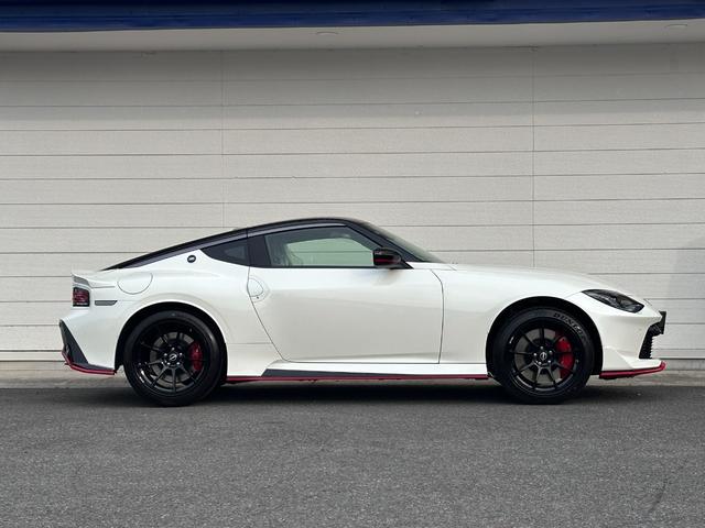 フェアレディZ ニスモ 9インチニッサンコネクトナビ 9速AT パドルシフト バックカメラ BOSEサウンドシステム 空気圧警報システム NISMO専用RECAROシート・サスペンション・レッドキャリパー・Rays製19AW(7枚目)