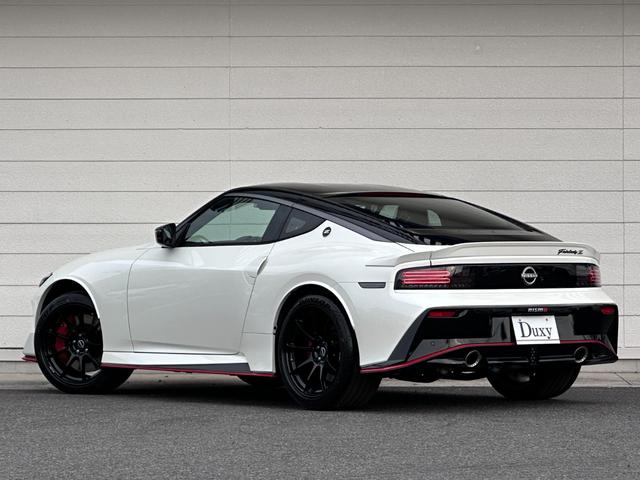 フェアレディZ ニスモ 9インチニッサンコネクトナビ 9速AT パドルシフト バックカメラ BOSEサウンドシステム 空気圧警報システム NISMO専用RECAROシート・サスペンション・レッドキャリパー・Rays製19AW(8枚目)