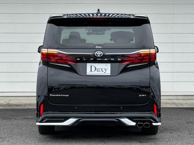 アルファードハイブリッド エグゼクティブラウンジ 内装ニュートラルベージュ 14型コネクトナビ JBLプレミアムサウンド リヤエンターテイメント デジタルミラー 左右独立ムーンルーフ CD/DVDデッキ スペアタイヤ 置くだけ充電 純正19インチAW(7枚目)