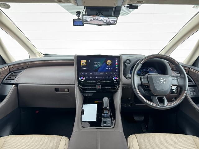 アルファードハイブリッド エグゼクティブラウンジ 内装ニュートラルベージュ 14型コネクトナビ JBLプレミアムサウンド リヤエンターテイメント デジタルミラー 左右独立ムーンルーフ CD/DVDデッキ スペアタイヤ 置くだけ充電 純正19インチAW(36枚目)