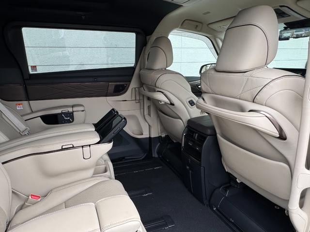 アルファードハイブリッド エグゼクティブラウンジ 内装ニュートラルベージュ 14型コネクトナビ JBLプレミアムサウンド リヤエンターテイメント デジタルミラー 左右独立ムーンルーフ CD/DVDデッキ スペアタイヤ 置くだけ充電 純正19インチAW(43枚目)