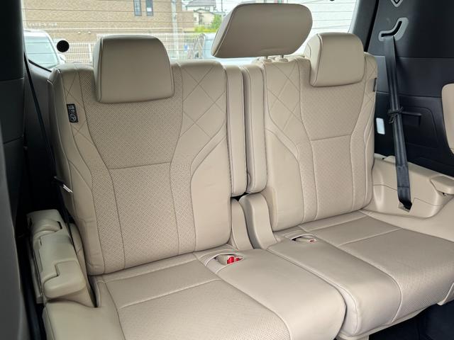 アルファードハイブリッド エグゼクティブラウンジ 内装ニュートラルベージュ 14型コネクトナビ JBLプレミアムサウンド リヤエンターテイメント デジタルミラー 左右独立ムーンルーフ CD/DVDデッキ スペアタイヤ 置くだけ充電 純正19インチAW(44枚目)