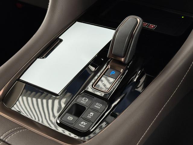 アルファードハイブリッド エグゼクティブラウンジ 内装ニュートラルベージュ 14型コネクトナビ JBLプレミアムサウンド リヤエンターテイメント デジタルミラー 左右独立ムーンルーフ CD/DVDデッキ スペアタイヤ 置くだけ充電 純正19インチAW(61枚目)