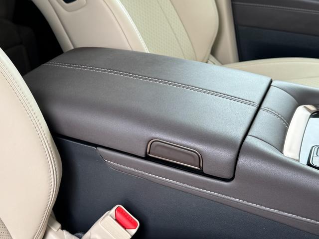 アルファードハイブリッド エグゼクティブラウンジ 内装ニュートラルベージュ 14型コネクトナビ JBLプレミアムサウンド リヤエンターテイメント デジタルミラー 左右独立ムーンルーフ CD/DVDデッキ スペアタイヤ 置くだけ充電 純正19インチAW(63枚目)