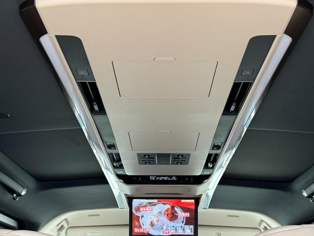 アルファードハイブリッド エグゼクティブラウンジ 内装ニュートラルベージュ 14型コネクトナビ JBLプレミアムサウンド リヤエンターテイメント デジタルミラー 左右独立ムーンルーフ CD/DVDデッキ スペアタイヤ 置くだけ充電 純正19インチAW(70枚目)