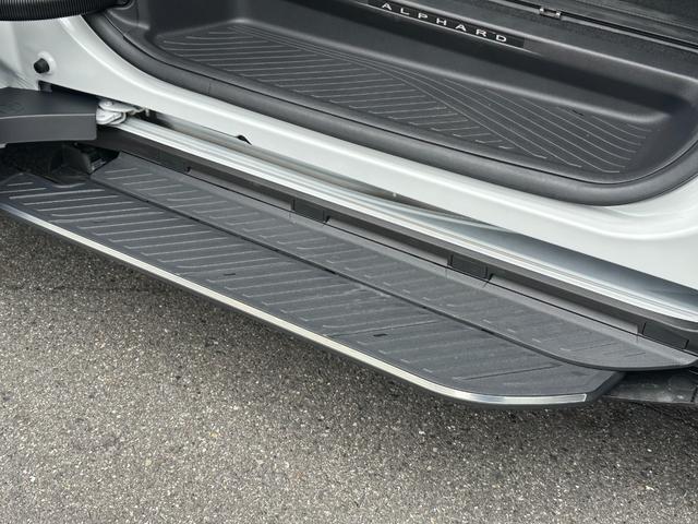アルファードハイブリッド Z 13.2型後席モニター 左右独立ムーンルーフ ユニバーサルステップ デジタルインナーミラー カラーヘッドアップディスプレイ トヨタチームメイト アドバンスパーク パノラミックビュー 14型コネクトナビ(16枚目)