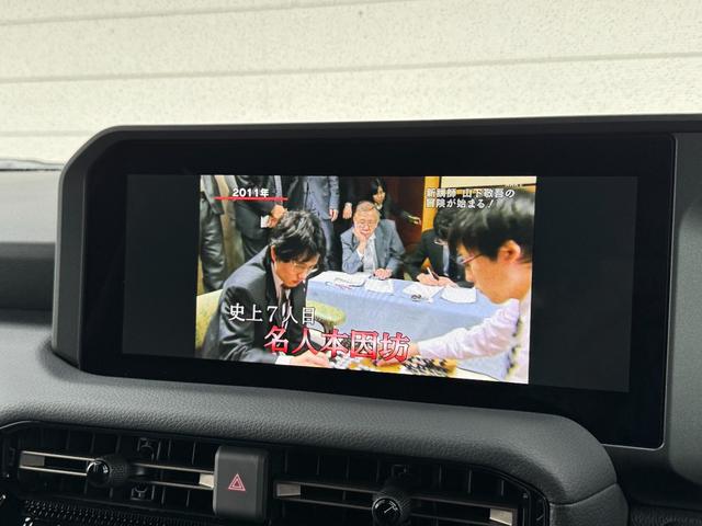 ランドクルーザー250 ZXファーストエディション 内装ブラウン 12.3型JBLコネクトナビ 丸目ヘッドランプ デジタルインナーミラー シートヒーター&クーラー ヘッドアップディスプレイ 置くだけ充電 電動格納サードシート シートメモリ 純正18AW(54枚目)