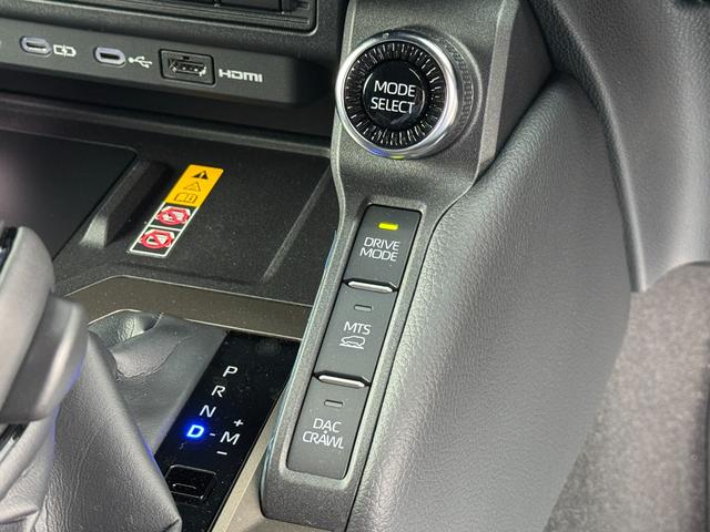 ランドクルーザー250 ZXファーストエディション 内装ブラウン 12.3型JBLコネクトナビ 丸目ヘッドランプ デジタルインナーミラー シートヒーター&クーラー ヘッドアップディスプレイ 置くだけ充電 電動格納サードシート シートメモリ 純正18AW(59枚目)