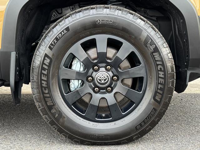 ランドクルーザー２５０ ＺＸファーストエディション　ブラウン内装　丸目ヘッドランプ　１２．３型ＪＢＬコネクトナビ　シートヒーター＆ベンチレーション　デジタルミラー　ヘッドアップディスプレイ　電動格納サードシート　置くだけ充電　ドラレコ前後　純正１８ＡＷ（32枚目）