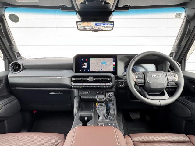 ランドクルーザー２５０ ＺＸファーストエディション　ブラウン内装　丸目ヘッドランプ　１２．３型ＪＢＬコネクトナビ　シートヒーター＆ベンチレーション　デジタルミラー　ヘッドアップディスプレイ　電動格納サードシート　置くだけ充電　ドラレコ前後　純正１８ＡＷ（33枚目）