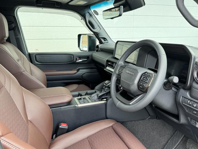 ランドクルーザー２５０ ＺＸファーストエディション　ブラウン内装　丸目ヘッドランプ　１２．３型ＪＢＬコネクトナビ　シートヒーター＆ベンチレーション　デジタルミラー　ヘッドアップディスプレイ　電動格納サードシート　置くだけ充電　ドラレコ前後　純正１８ＡＷ（35枚目）